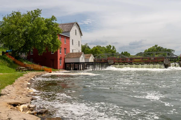 フェルプス工場 フェルプス アメリカ合衆国ミネソタ州のオッターテール川にある歴史的な製粉所 — ストック写真