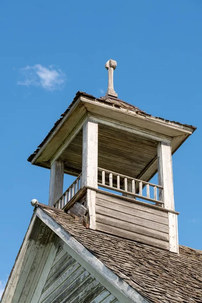 美国明尼苏达州厄哈德市附近一所旧的一室教学楼的钟楼 — 图库照片