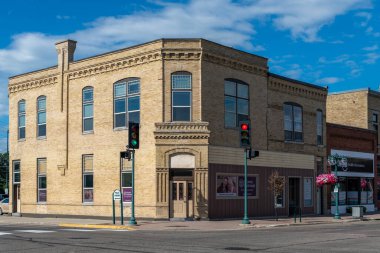 Fergus Falls, Minnesota ABD 12 Temmuz 2022 Fergus Falls, Minnesota. Bir yaz gününde ticari binalar.