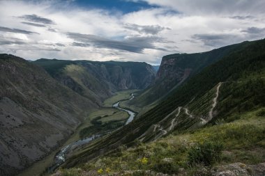 katu yaryk geçmek.
