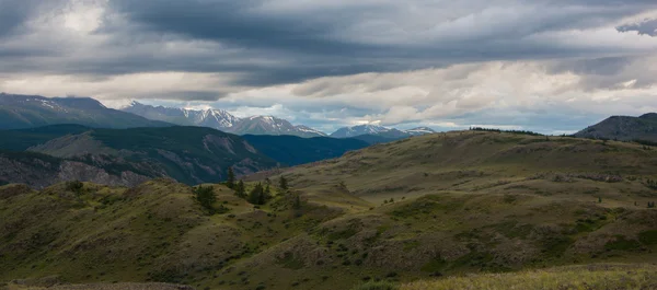 Die Berge — Stockfoto