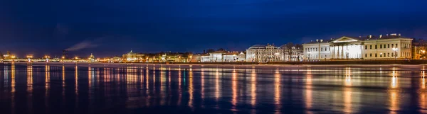 Gece St. Petersburg.