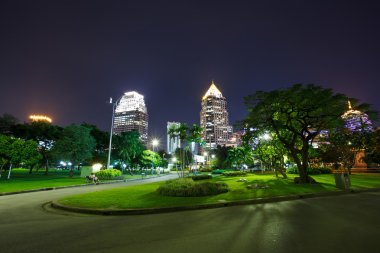 Gece Bangkok şehir parkında