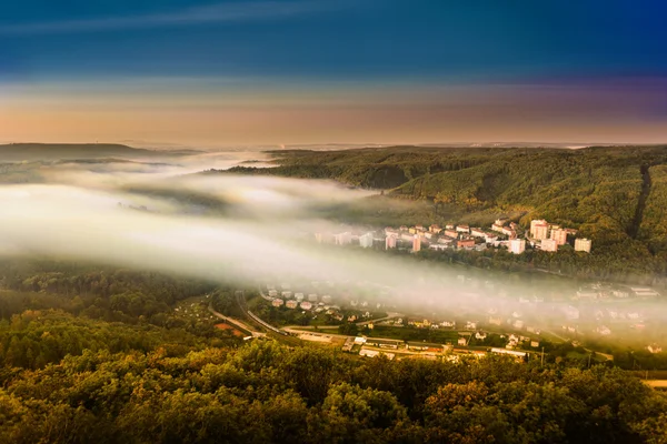 Mgła nad doliną 1 — Zdjęcie stockowe
