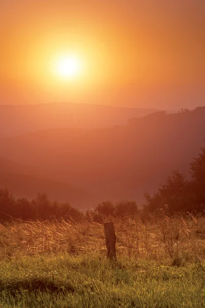 Nascer do sol nas montanhas — Fotografia de Stock