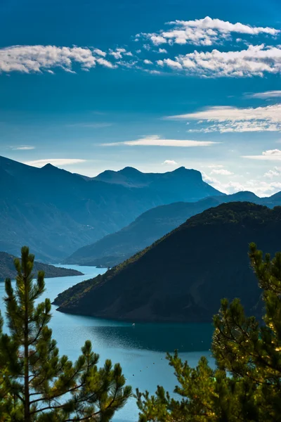 Dam in mountains — Stock Photo, Image