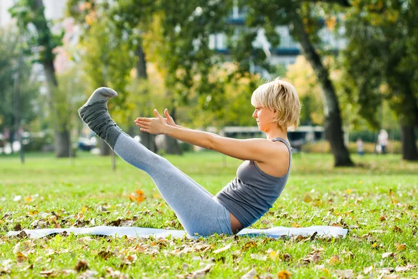 Ioga navasana — Fotografia de Stock