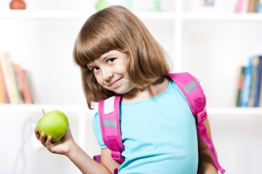 elma ile kız öğrenci