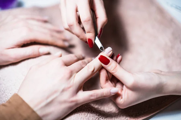 Cerrar Imagen Del Proceso Manicura Eliminación Uñas Cutículas Uñas Con —  Fotos de Stock