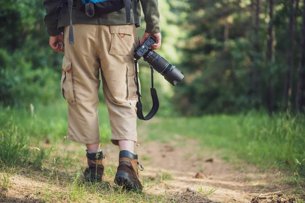 Beeld Van Mens Fotograferen Tijdens Wandelen Natuur — Stockfoto