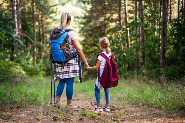 Mother Daughter Enjoy Hiking Together — Stock Photo, Image