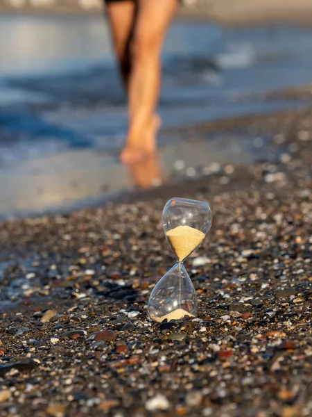 Person Walking Hourglass Beach Seashore — Foto de Stock