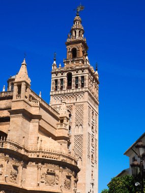 Sevilla 'daki Giralda' nın panoramik görüntüsü