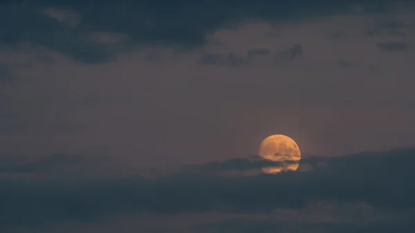 Luna pe cer — Fotografie, imagine de stoc