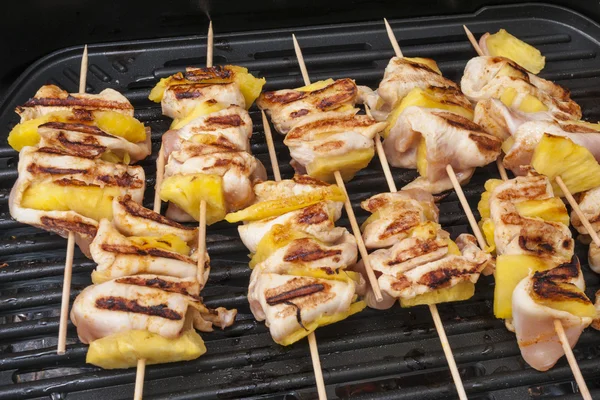 Chicken shish kebab with pineapples — Stock Photo, Image