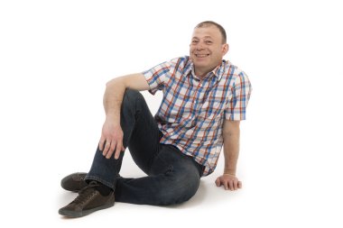 Çekici bir adam yere oturmak