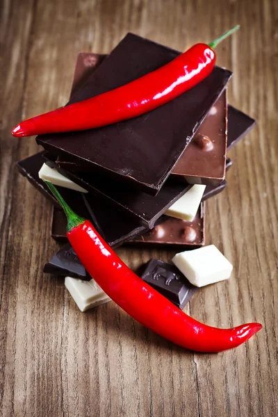 Chocolade tower met chili peper — Stockfoto