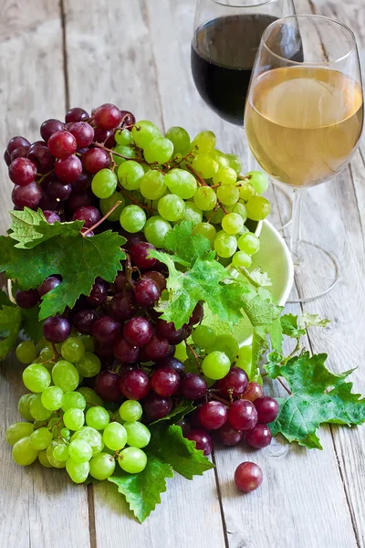 Green and red grape — Stock Photo, Image