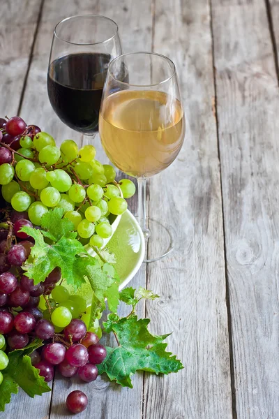 Green and red grape — Stock Photo, Image