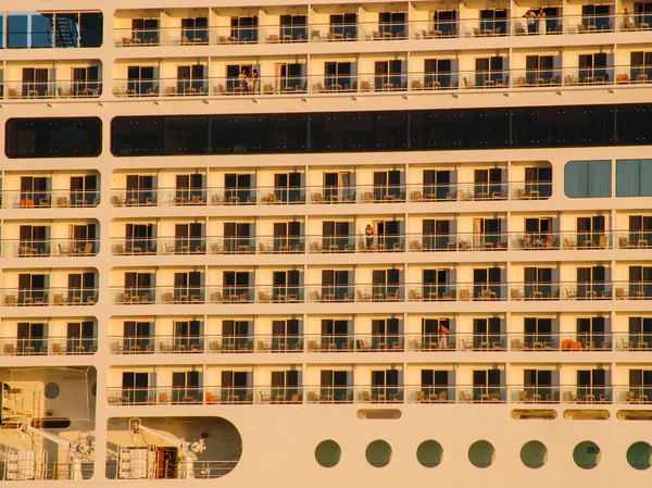 Luxury cruising ship closeup. view from the left. — Stock Photo, Image