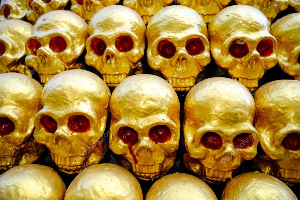 https://st.depositphotos.com/3079789/4238/i/950/depositphotos_42387345-stock-photo-pile-of-golden-skulls-with.jpg