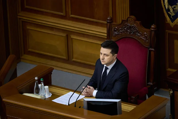 01.12.2021 Ukrayna. Kyiv. Ukrayna Devlet Başkanı Volodymyr Zelensky Ukrayna 'nın Verkhovna Rada' sında.