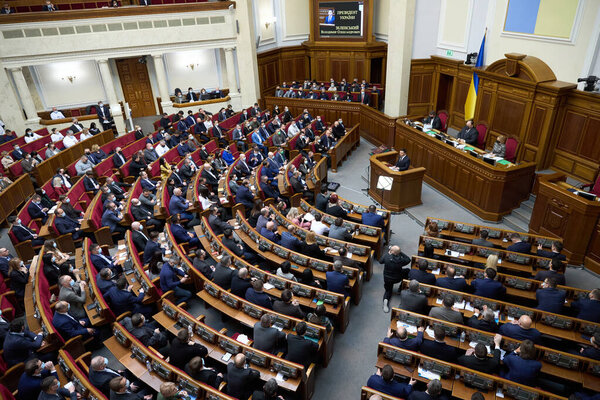 01.02.2022 Украина. Киев. Верховная Рада. Президент Украины Владимир Зеленский подписал указ, направленный на повышение привлекательности воинской службы в Вооруженных Силах и развитие