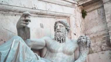 Roma 'daki Capitoline Hill' deki efsanevi mermer karakter, Campidoglio Piazza 'daki Nil Nehri heykeli. Roma anıtları ve heykelleri, İtalyan mimarisi ve kültürü