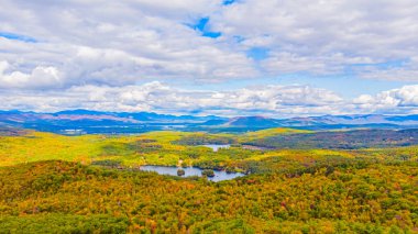 New Hampshire, Aerial View 'dan iki güzel göl görünüyor.