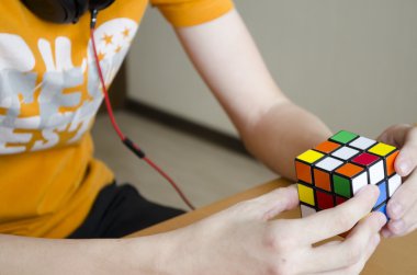 Rubik küpü çözme