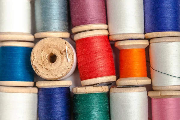 renk iplik bobinleri