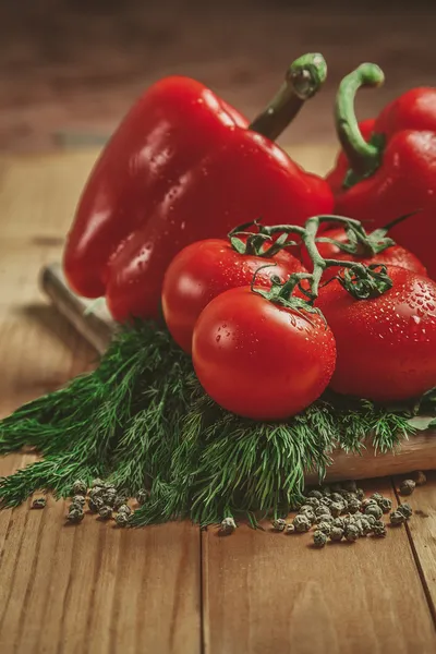 domates, biber ve dereotu