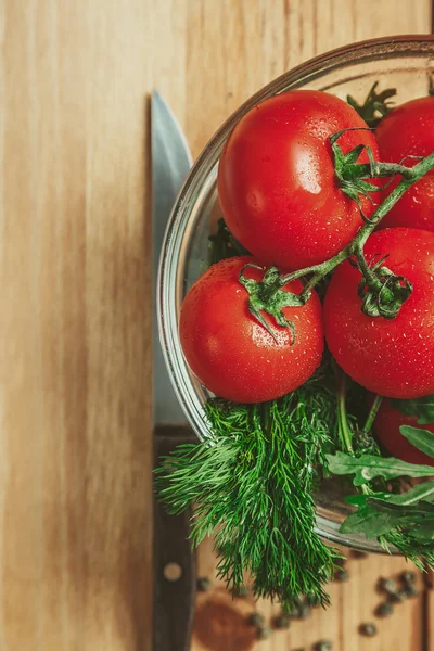 Tomaten und Dill — Stockfoto