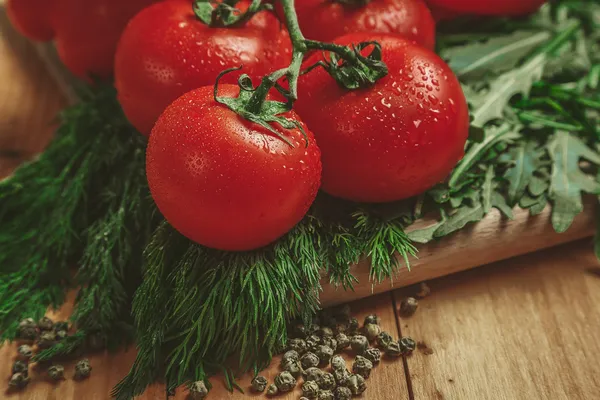 Tomaten und Dill — Stockfoto