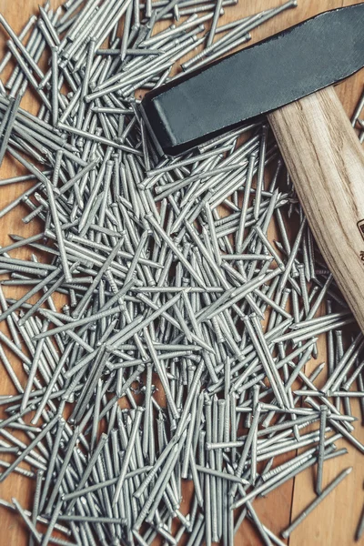 Hummer ve tırnaklar