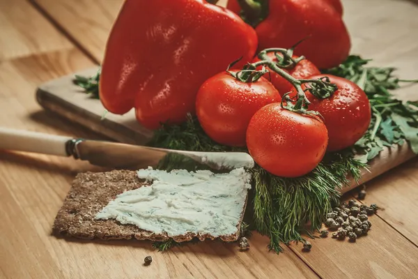 domates, biber ve dereotu