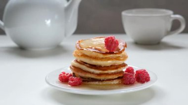 Ahududu ve ballı krep..