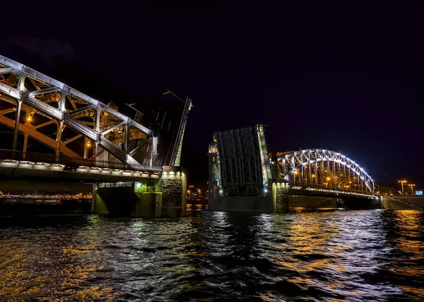 Ночной Разводной Мост Через Неву Санкт Петербург Россия Мост Петра — стоковое фото