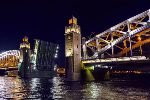 Ponte Levatoio Notturno Sulla Neva San Pietroburgo Russia Pietro Grande — Foto Stock