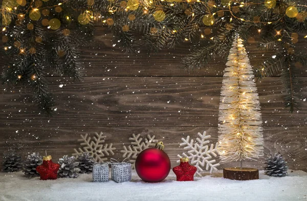 ガーランドとクリスマスの装飾が施されたクリスマスカード スペースのコピー — ストック写真