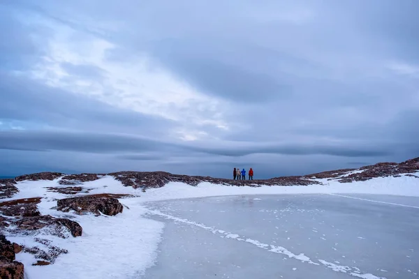 Côte Mer Barents Fin Février Teriberka Russie Les Touristes Admirent — Photo