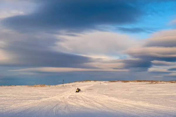 Şubat Ayı Sonunda Barents Denizi Kıyısında Teriberka Rusya Kar Gezintisi — Stok fotoğraf