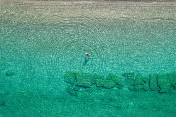 Young Woman Bikini Swimming Sea Water Beach View Top Drone — Stock Photo, Image