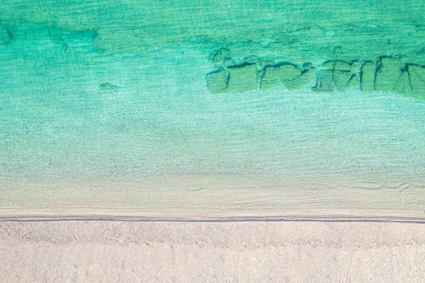 Relaxante Vista Aérea Praia Com Água Mar Calma Pedra Lajes — Fotografia de Stock
