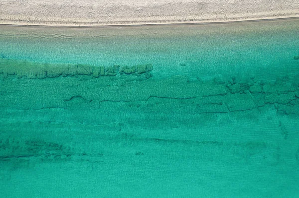 Relaxante Vista Aérea Praia Com Água Mar Calma Pedra Lajes — Fotografia de Stock