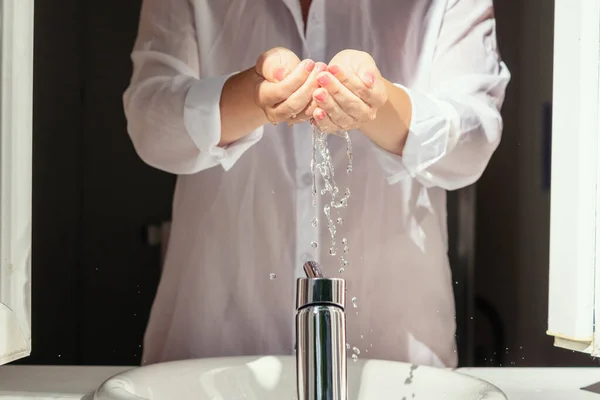 Water Drops Pouring Female Hands Morning Washing Female Standing Open — стоковое фото