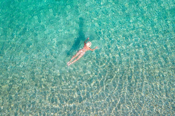 Top Aerial View Young Beautiful Woman Hat White Bikini Swimming — Stockfoto