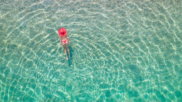 Top View Young Beautiful Woman Red Hat Bikini Swimming Sea —  Fotos de Stock