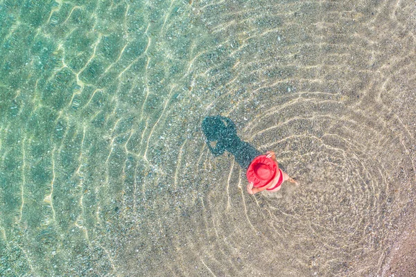 Top Aerial View Young Beautiful Woman Red Hat Bikini Walking — Stock fotografie