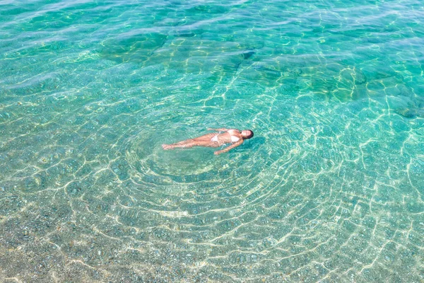 Top Aerial View Young Beautiful Woman White Bikini Swimming Sea — Stockfoto